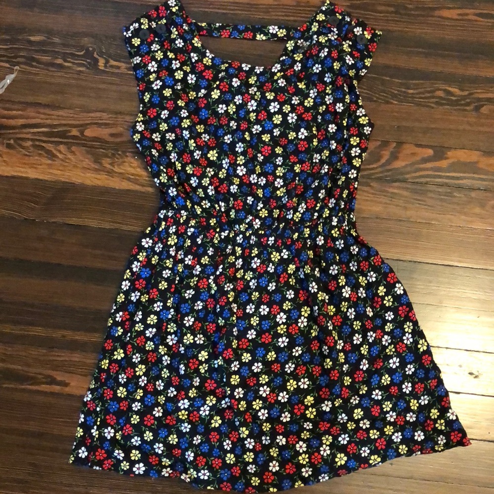 Women’s floral dress. Size M